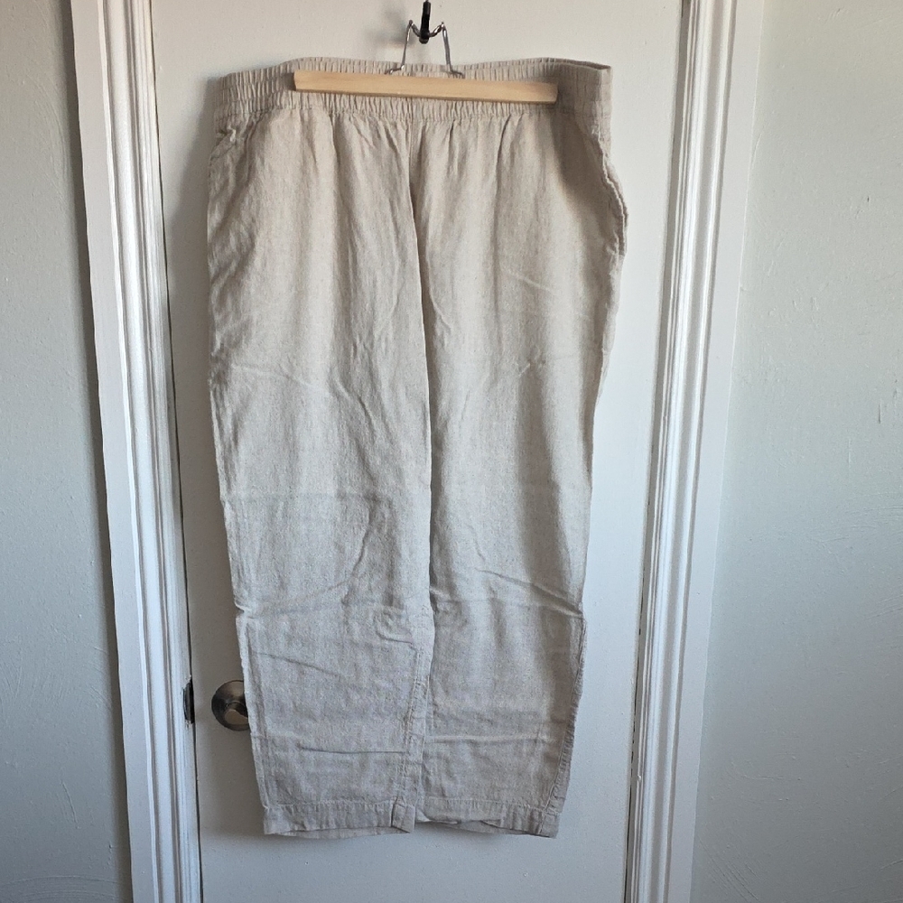 Old Navy Women's Light Beige Straight Leg Pants